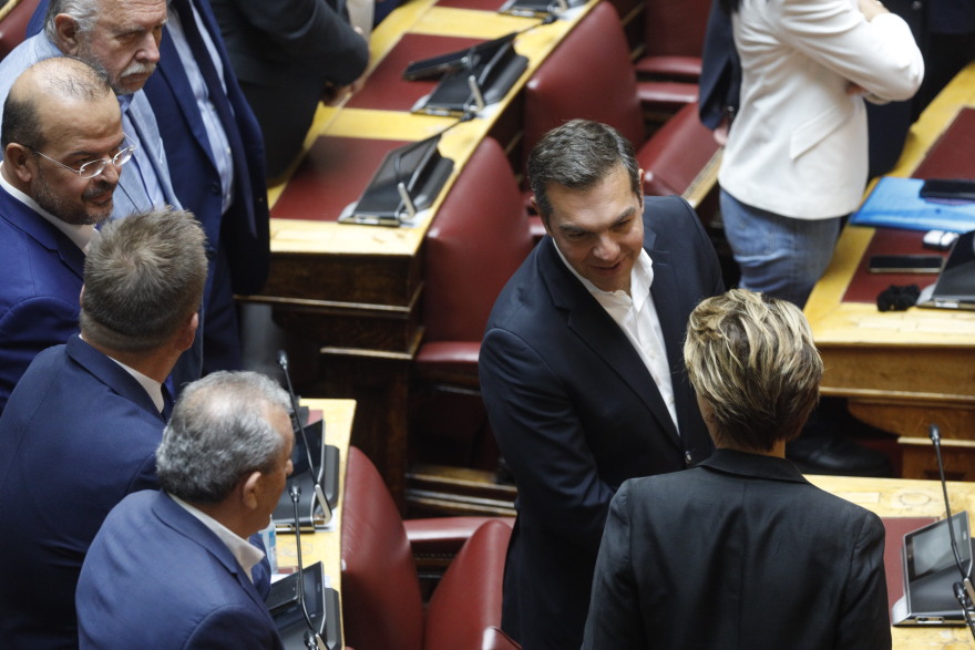 Βουλή: Αυλαία για τη νέα περίοδο  - Ο αγιασμός και οι απουσίες