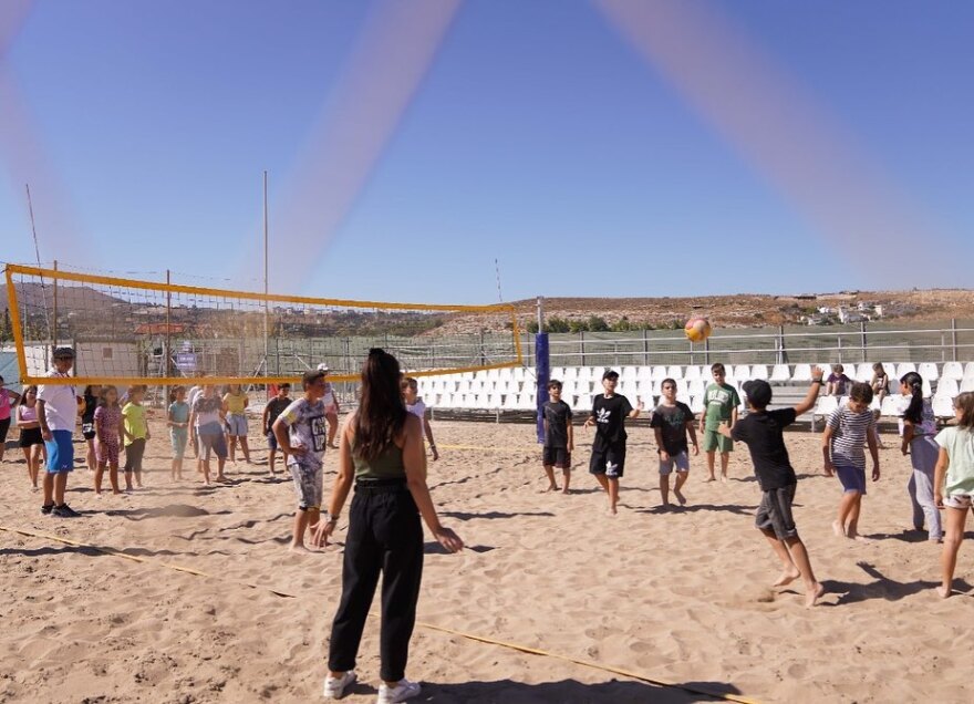 Εβδομάδες Αθλητισμού: Οι μαθητές κατέκλυσαν το Karteros Beach Sports Center