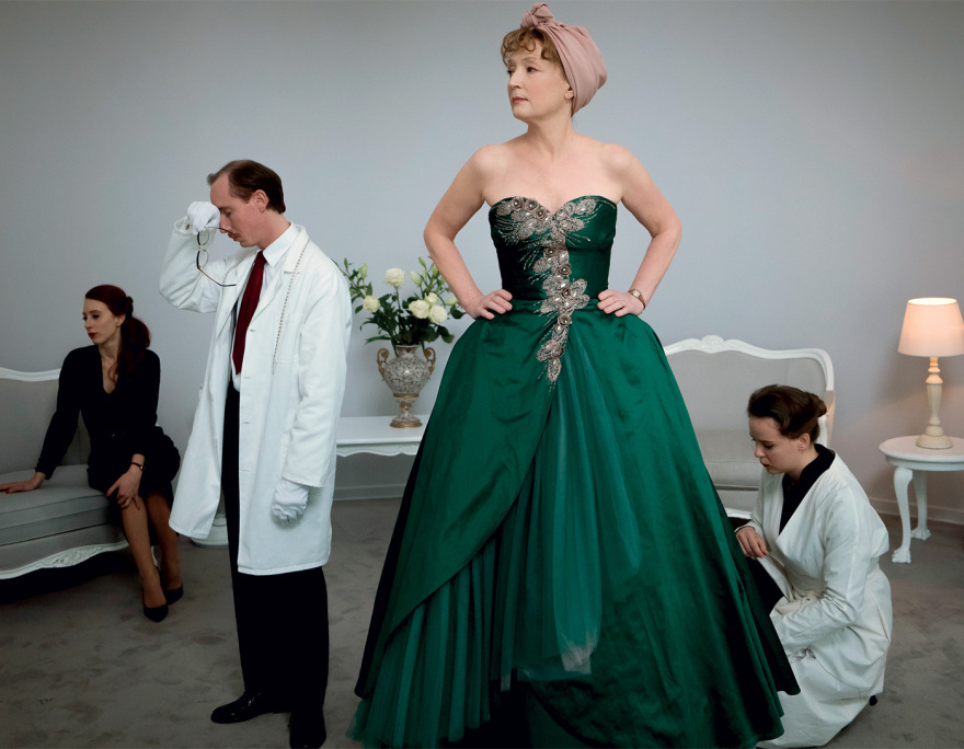 «Η κυρία Χάρις πάει στο Παρίσι» - Όταν ο Dior άλλαξε τον κόσμο