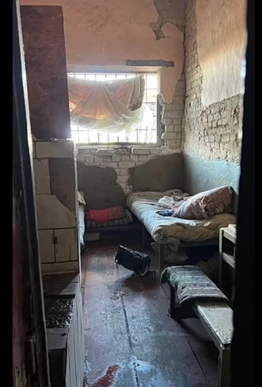 Χάρκοβο: Δόντια, χρυσά σφραγίσματα και «γαζωμένες» σοροί Ουκρανών αιχμαλώτων στον θάλαμο βασανιστηρίων