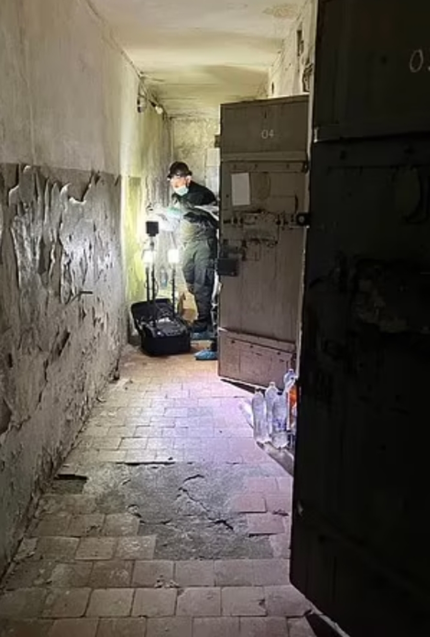 Χάρκοβο: Δόντια, χρυσά σφραγίσματα και «γαζωμένες» σοροί Ουκρανών αιχμαλώτων στον θάλαμο βασανιστηρίων