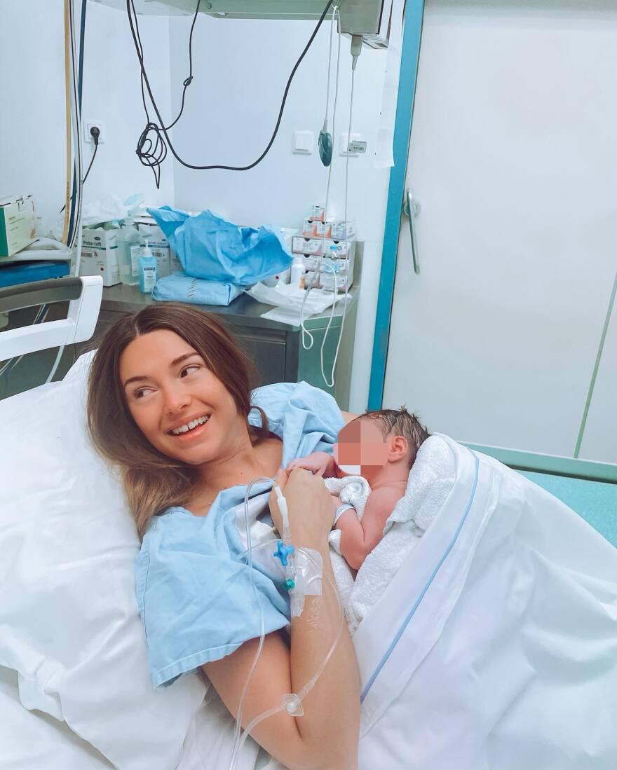 Ιωάννα Σιαμπάνη: Γέννησε και ανάρτησε τις πρώτες φωτογραφίες με τον γιο της 