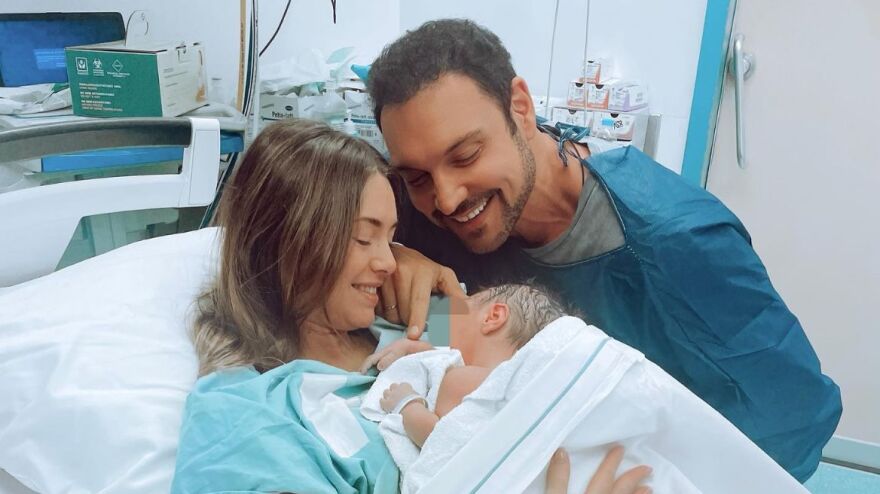 Σιαμπάνη-Σταθοκωστόπουλος: Ο Νίκος Οικονομόπουλος θα βαφτίσει τον γιο τους