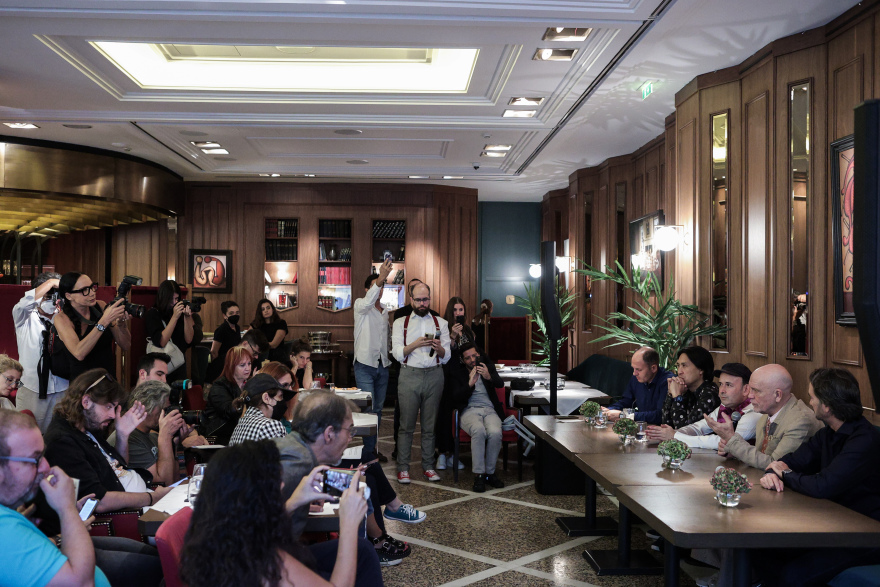 Ο Τζον Μάλκοβιτς στην Ελλάδα: «Θα συμφωνούσα με την επιστροφή των Γλυπτών του Παρθενώνα»