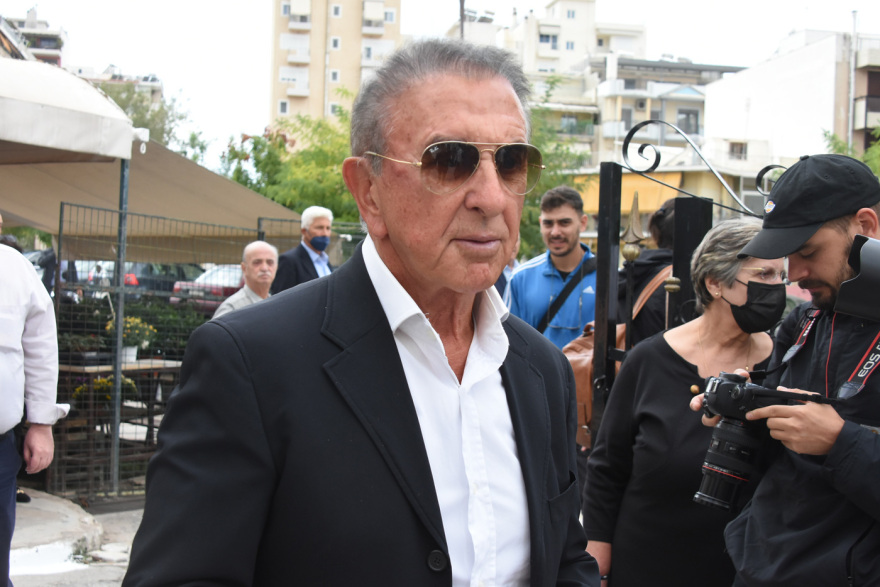 Συγκίνηση στο τελευταίο αντίο στον Σταμάτη Κόκοτα - «Ήσουν ένας καταπληκτικός πατέρας»