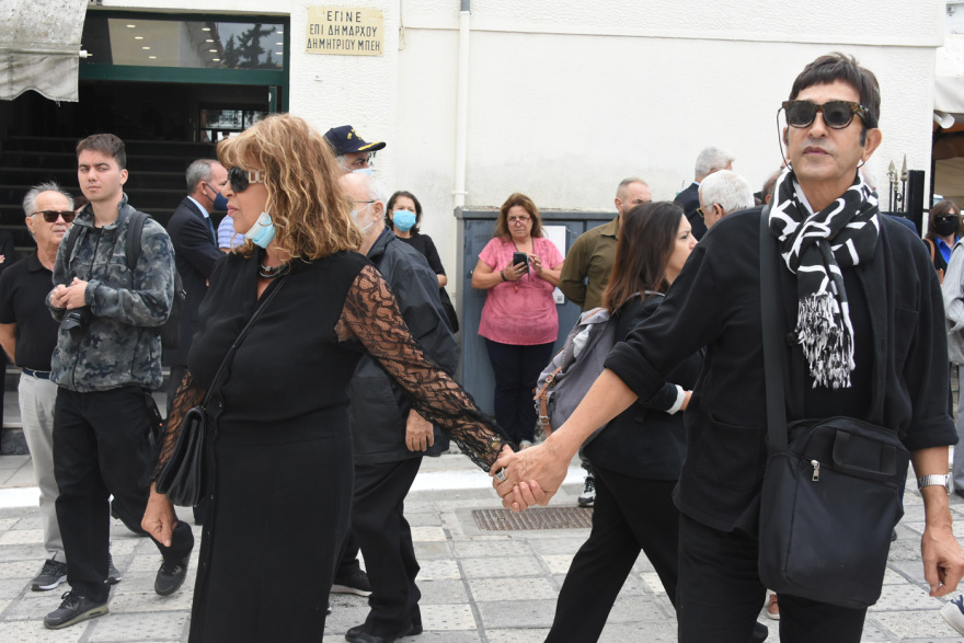 Συγκίνηση στο τελευταίο αντίο στον Σταμάτη Κόκοτα - «Ήσουν ένας καταπληκτικός πατέρας»