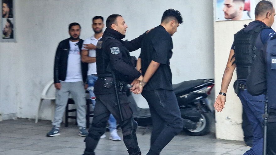 Θεσσαλονίκη: Μπούκαραν με μαχαίρι στο κατάστημα, έκλεισαν τα στόρια και πέταξαν έξω το χειριστήριο