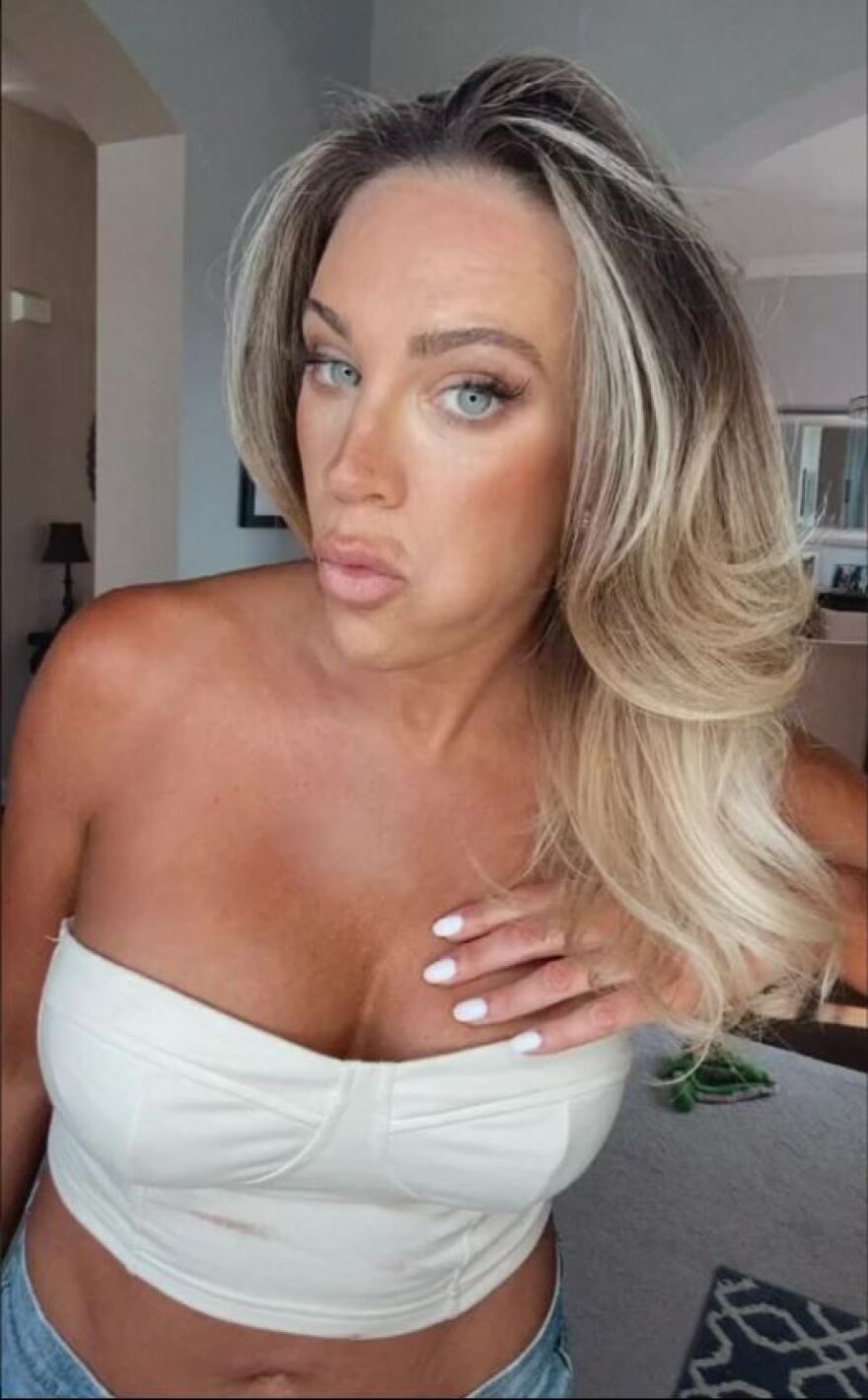 45χρονη κάνει μπότοξ για να μοιάζει με 30 αλλά trolls λένε ότι η ηλικία της φαίνεται