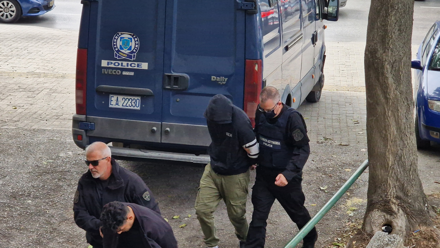 Θεσσαλονίκη: Στα δικαστήρια οι δράστες της ληστείας... φιάσκο - Προκάλεσαν βραχυκύκλωμα και έπεσαν τα ρολά ασφαλείας 