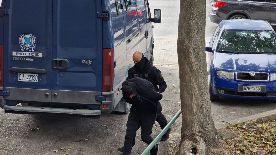 Θεσσαλονίκη: Στα δικαστήρια οι δράστες της ληστείας... φιάσκο - Προκάλεσαν βραχυκύκλωμα και έπεσαν τα ρολά ασφαλείας 