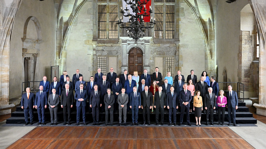 Πράγα - Times: Ποιος θέλει να καθίσει με τον άξεστο Ερντογάν; Κανείς...