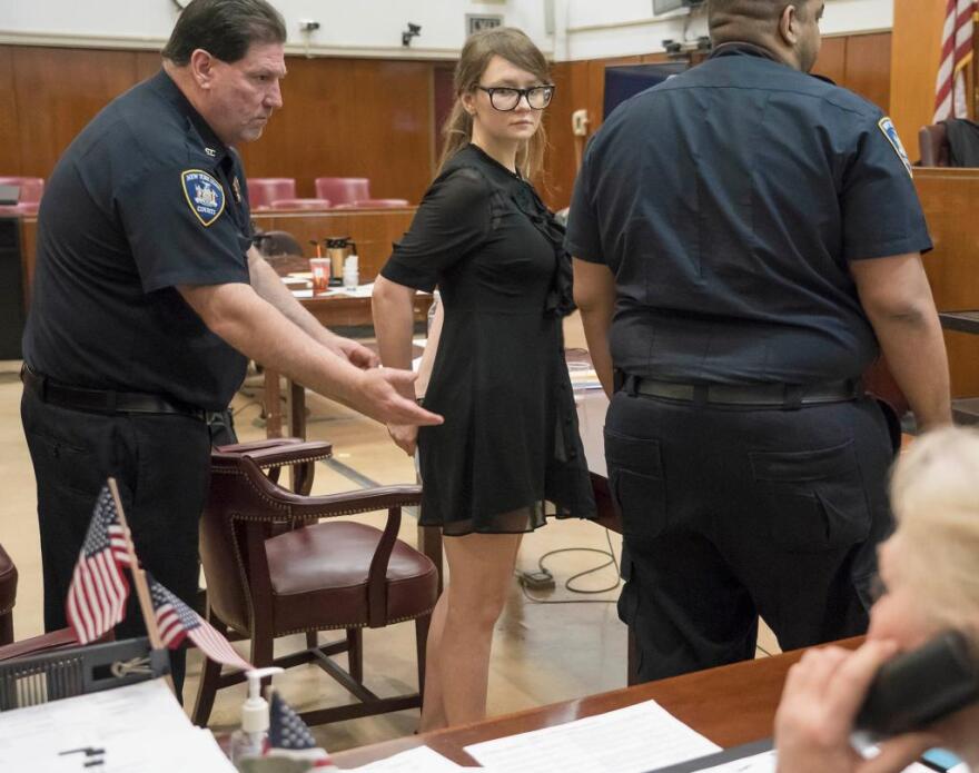 Άννα Σόροκιν: Αποφυλακίζεται η «Ντέλβι» με τον όρο να μην δημιουργήσει λογαριασμούς στα μέσα κοινωνικής δικτύωσης