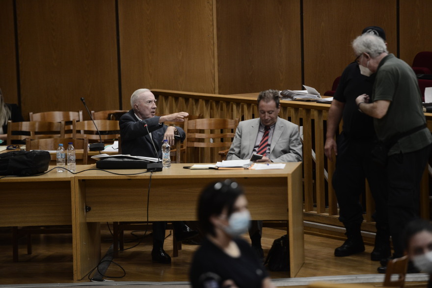 Χρυσή Αυγή: Ένταση στη δίκη με τον Κωνσταντίνο Πλεύρη να χαιρετά ναζιστικά