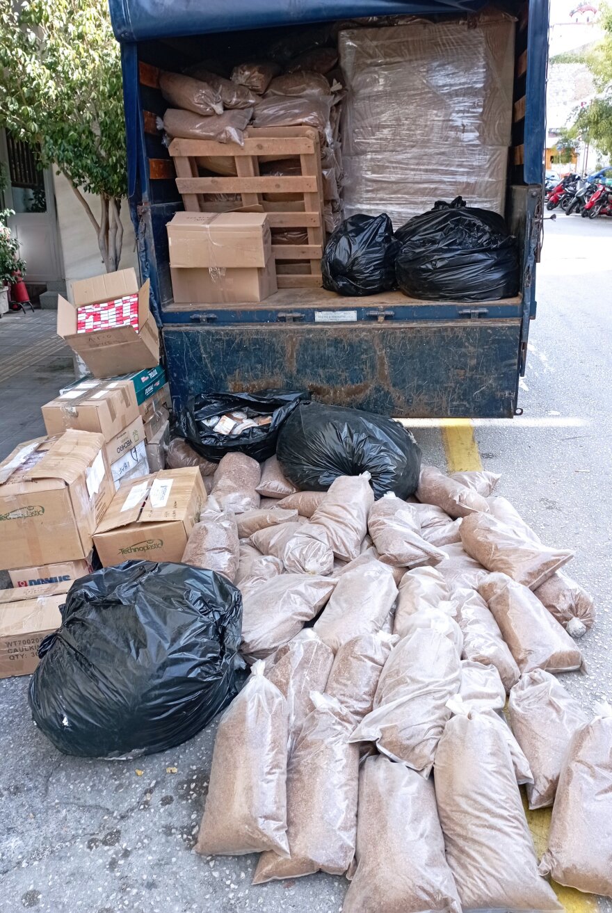 Αίγιο: Αστυνομικοί «αγόρασαν» τόνους λαθραίου καπνού - «Αυτόχθων Έλληνας» ο ιδιοκτήτης μάντρας