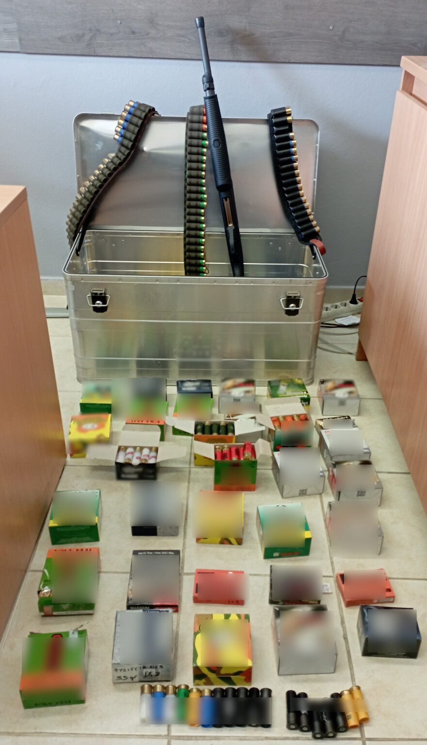 Αίγιο: Αστυνομικοί «αγόρασαν» τόνους λαθραίου καπνού - «Αυτόχθων Έλληνας» ο ιδιοκτήτης μάντρας