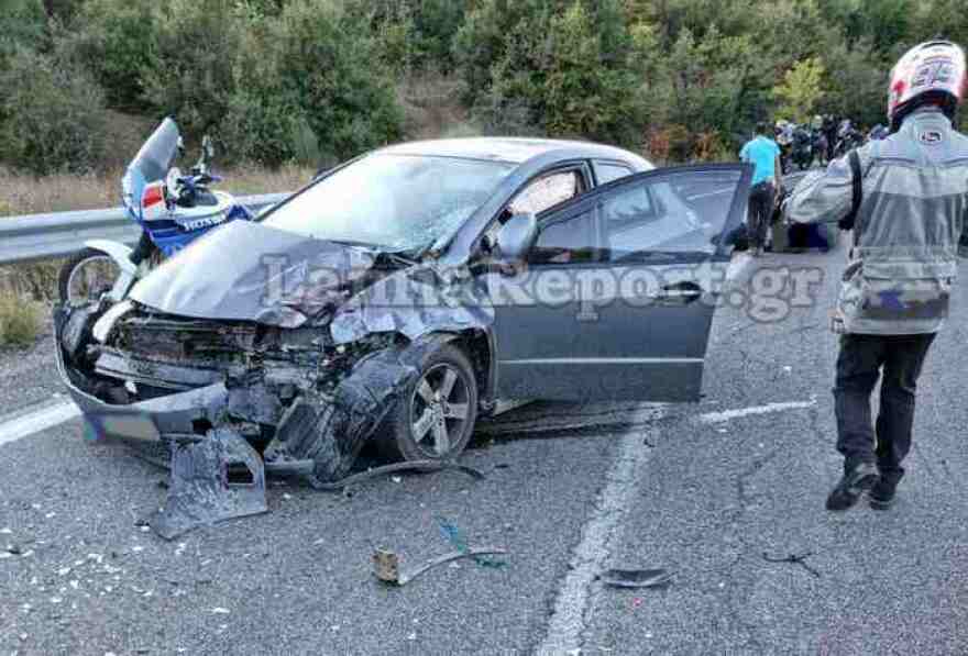 Τροχαίο στο Δομοκό: Μηχανή συγκρούστηκε με αυτοκίνητο - Δείτε εικόνες