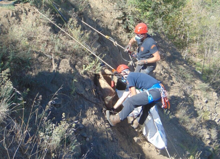 Άρτα: Επιχείρηση διάσωσης για... προϊστορικό πιθάρι στον ποταμό Αχελώο - Δείτε φωτογραφίες