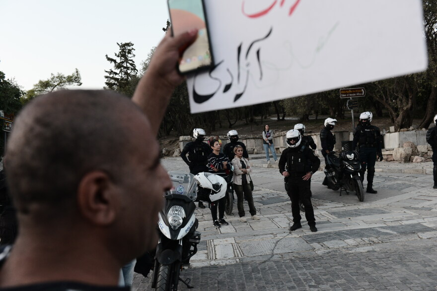 Διαμαρτυρία Ιρανών στην Ακρόπολη - Δείτε φωτογραφίες