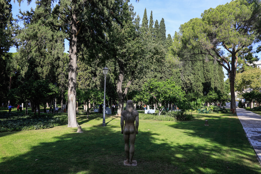 Προεδρικό Μέγαρο: Παρουσία Σακελλαροπούλου και με μεγάλη προσέλευση άνοιξε και πάλι ο κήπος