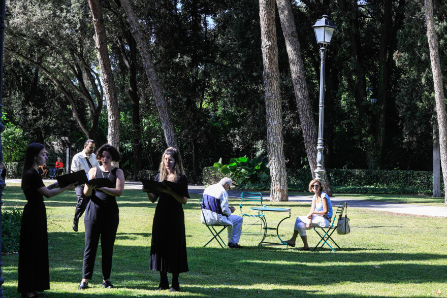 Προεδρικό Μέγαρο: Παρουσία Σακελλαροπούλου και με μεγάλη προσέλευση άνοιξε και πάλι ο κήπος