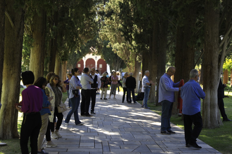 Προεδρικό Μέγαρο: Παρουσία Σακελλαροπούλου και με μεγάλη προσέλευση άνοιξε και πάλι ο κήπος