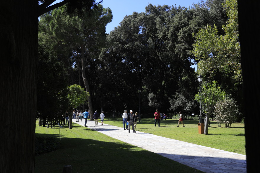 Προεδρικό Μέγαρο: Παρουσία Σακελλαροπούλου και με μεγάλη προσέλευση άνοιξε και πάλι ο κήπος