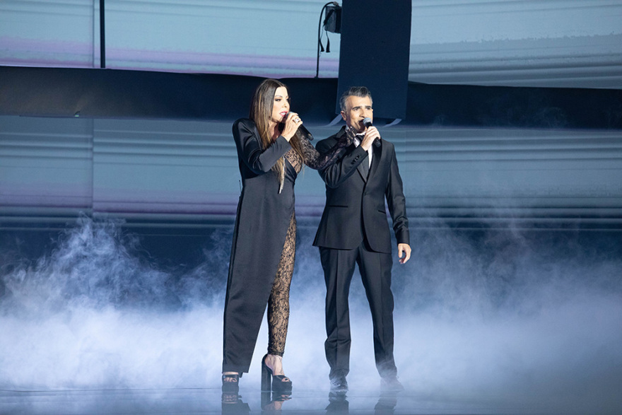 Θριαμβευτική πρεμιέρα για το "Just the 2 of Us"