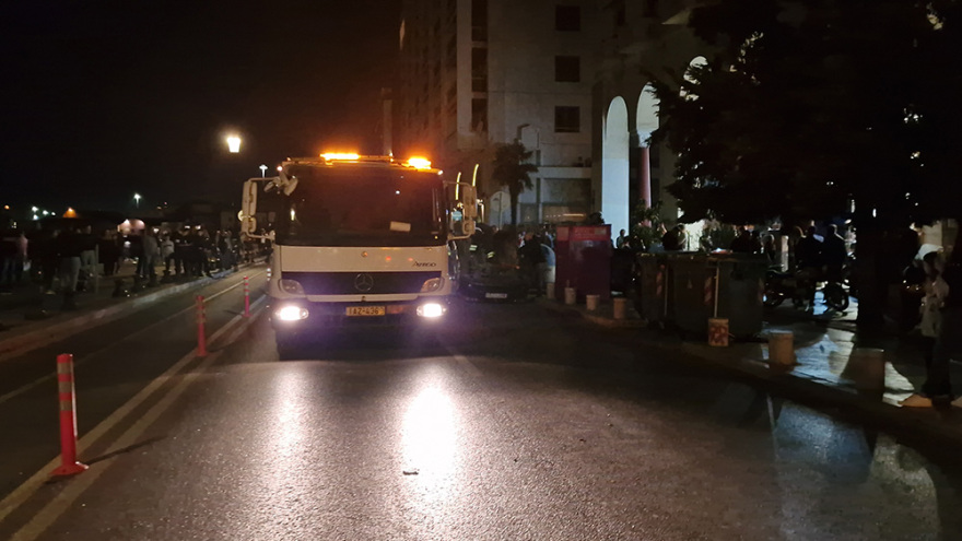 Τροχαίο στη Θεσσαλονίκη: Συγκρουστήκαμε και έχασα τον έλεγχο, λέει ο οδηγός του ΙΧ που τούμπαρε