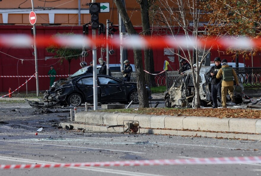 Πόλεμος στην Ουκρανία: Πόλη-φάντασμα το Κίεβο - Κοντά σε κατοικίες, πανεπιστήμιο και πάρκο έπεσαν οι ρωσικοί πύραυλοι 