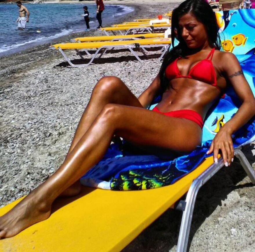 Δασκάλα χορού και μοντέλο σε φωτογραφίσεις η personal trainer του Άδωνι Γεωργιάδη