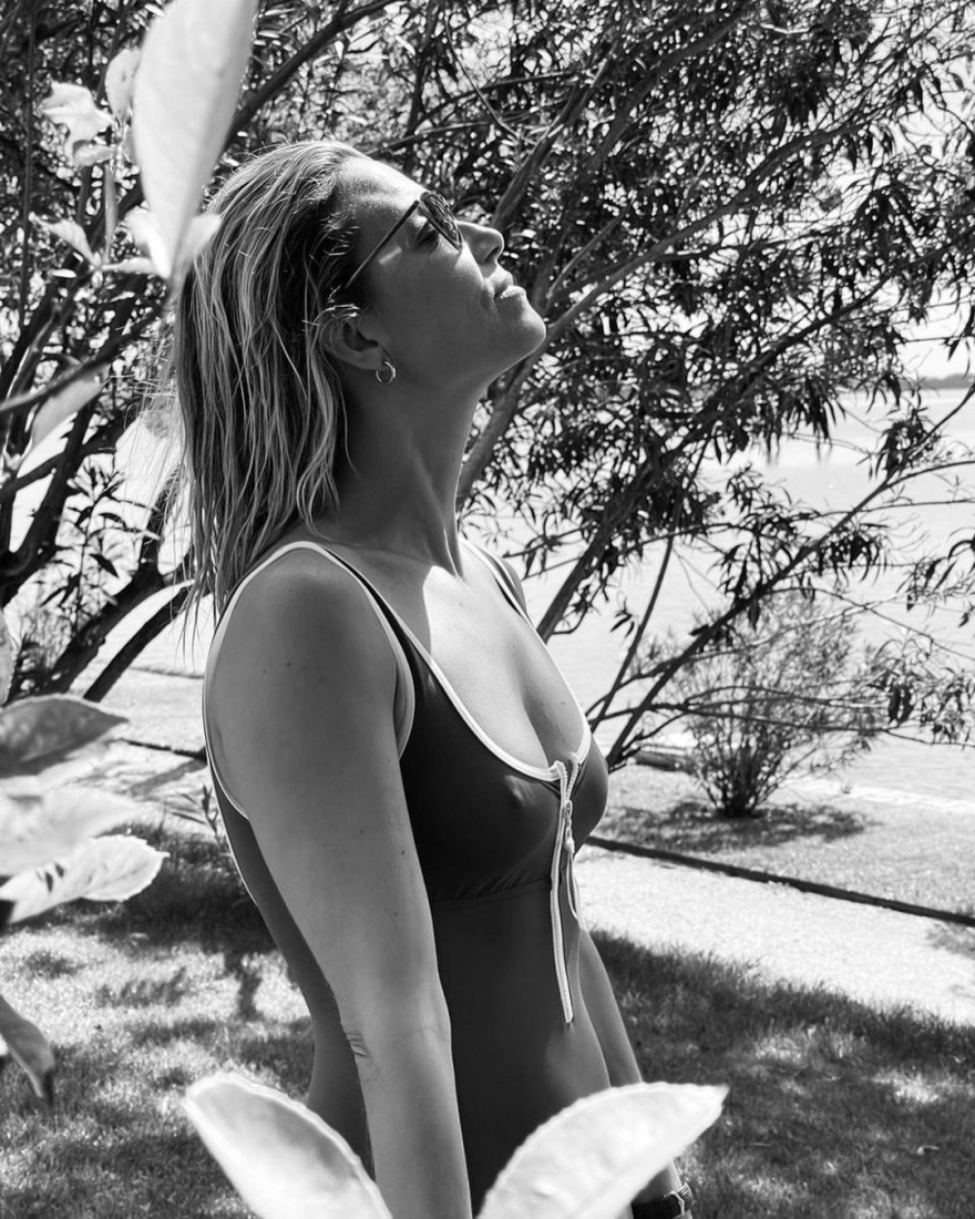 Βίκυ Καγιά: Οι νέες φωτογραφίες με ολόσωμο μαγιό