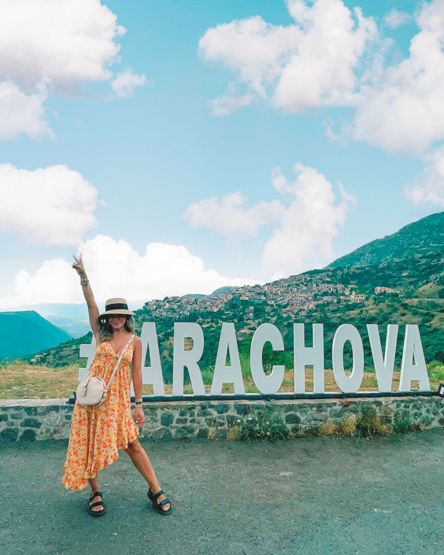 Αράχωβα: Επενδυτικός πυρετός στη «Μύκονο του Χειμώνα»