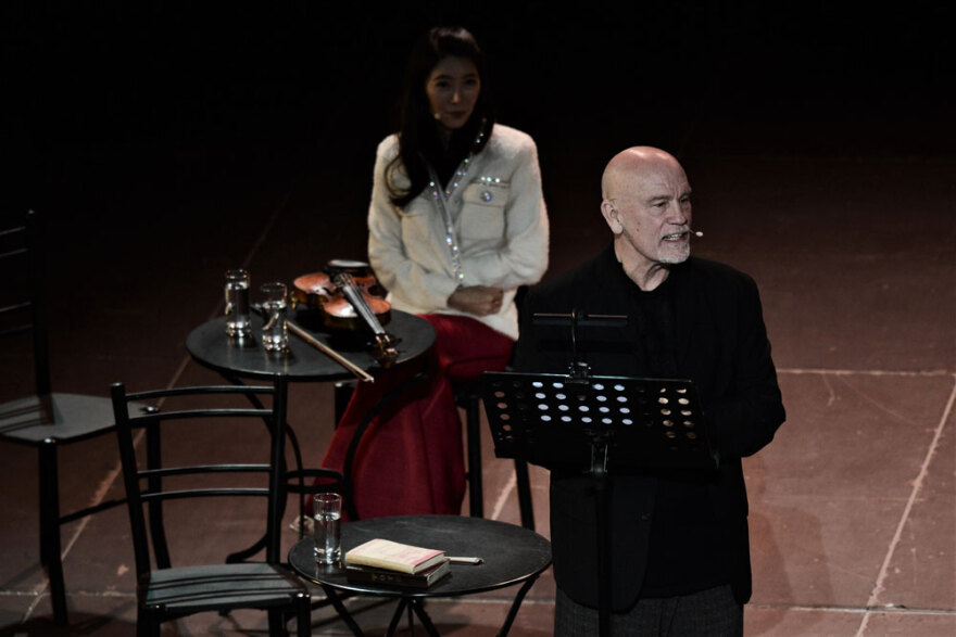 Τζον Μάλκοβιτς: «Ναι» στον αγώνα της Ελλάδας για την επιστροφή των Γλυπτών του Παρθενώνα