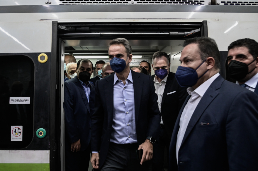 Εγκαίνια του μετρό στον Πειραιά - Μητσοτάκης: Εμείς παραδίδουμε έργα, κάποιοι παρουσίαζαν μουσαμάδες 
