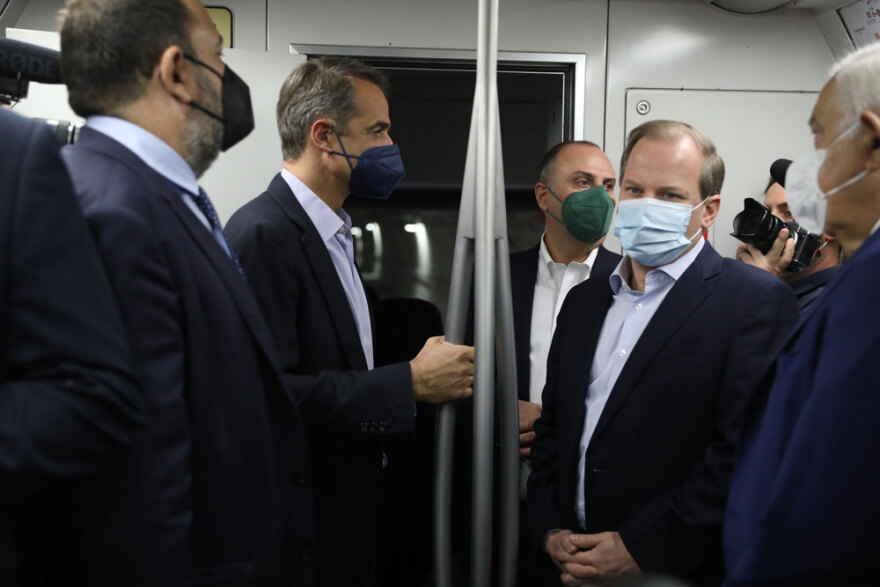 Εγκαίνια του μετρό στον Πειραιά - Μητσοτάκης: Εμείς παραδίδουμε έργα, κάποιοι παρουσίαζαν μουσαμάδες 