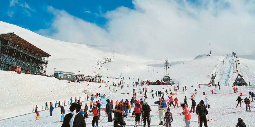 Αράχωβα: Επενδυτικός πυρετός στη «Μύκονο του Χειμώνα»