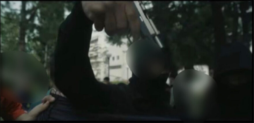 Μαθητές-τράπερ επιτέθηκαν σε ανήλικο και τον πατέρα του - Του έσπασαν τα δόντια με λοστό