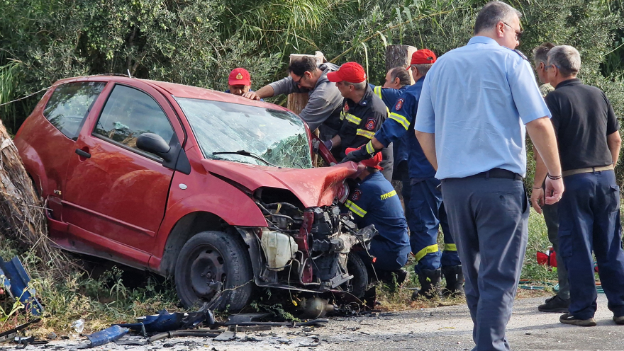 Σοβαρό τροχαίο στη Θεσσαλονίκη: Εγκλωβίστηκαν οδηγοί μετά τη σύγκρουση των οχημάτων τους