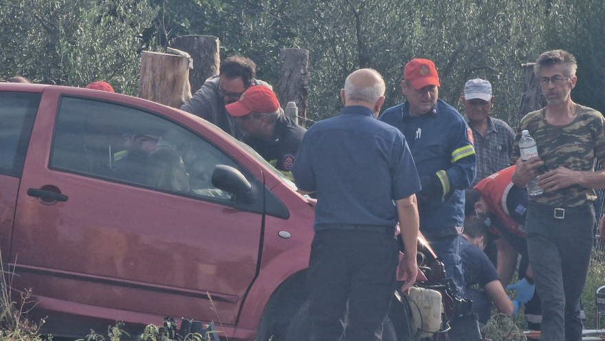 Σοβαρό τροχαίο στη Θεσσαλονίκη: Εγκλωβίστηκαν οδηγοί μετά τη σύγκρουση των οχημάτων τους