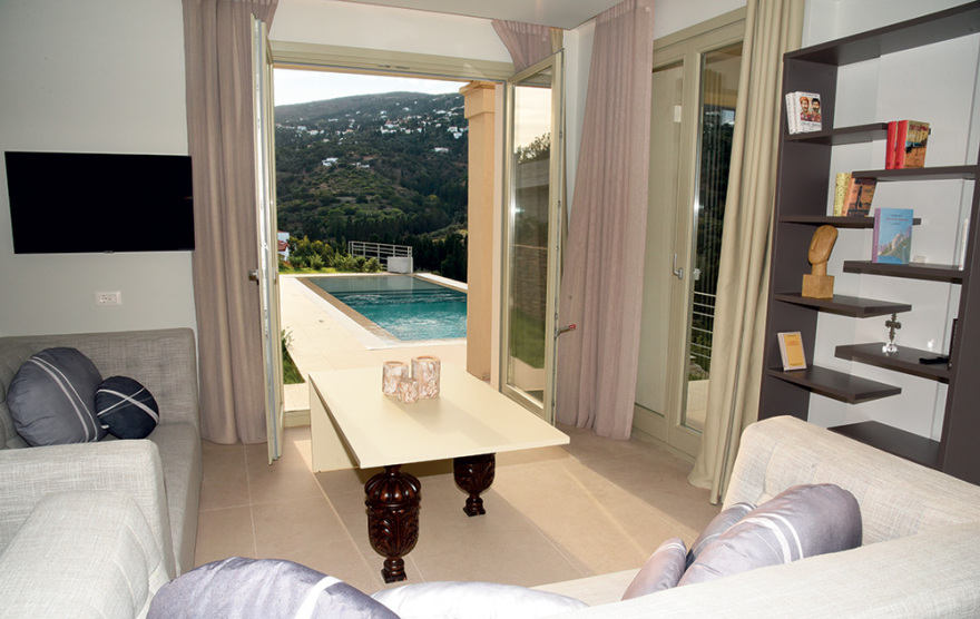 Τόνια Βασιλόπουλου: Φθινοπωρινή εξόρμηση στην Άνδρο 