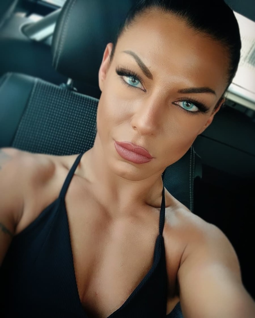 Δασκάλα χορού και μοντέλο σε φωτογραφίσεις η personal trainer του Άδωνι Γεωργιάδη