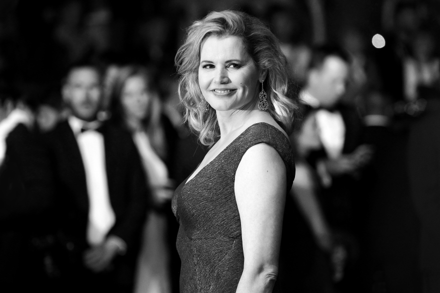 Τζίνα Ντέιβις κατά Μπιλ Μάρεϊ: «Με συνάντησε σε σουίτα ξενοδοχείου κρατώντας μια συσκευή για μασάζ» 