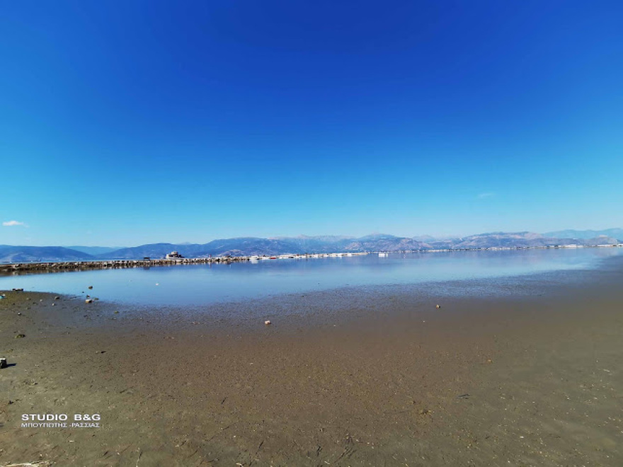 Ναύπλιο: Εντυπωσιακές εικόνες από την αμμουδιά σε παραλία λόγω άμπωτης!