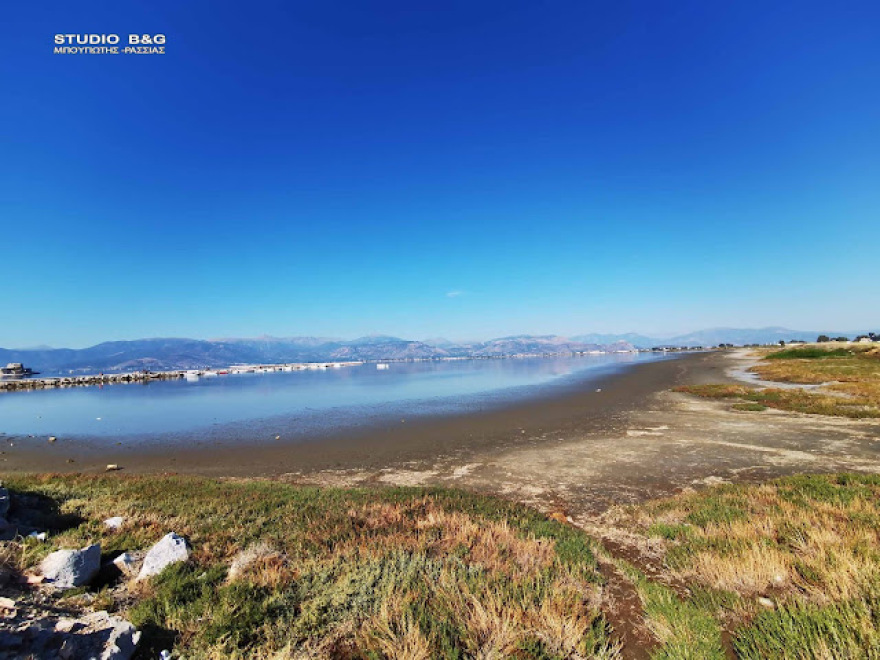 Ναύπλιο: Εντυπωσιακές εικόνες από την αμμουδιά σε παραλία λόγω άμπωτης!