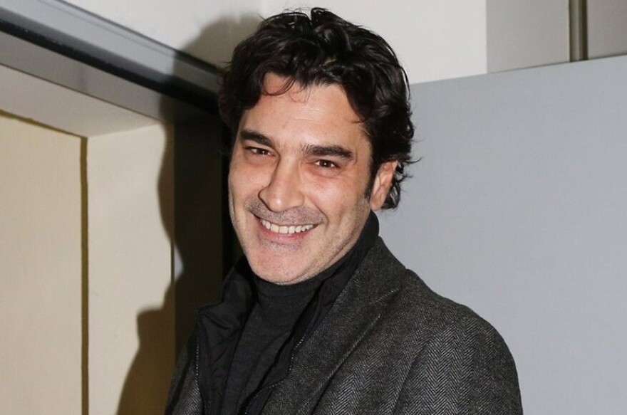 Θέμις Μπαζάκα σε Χριστόφορο Παπακαλιάτη: «Γιατί με έβαζες συνέχεια να παίζω τη μάνα σου;»