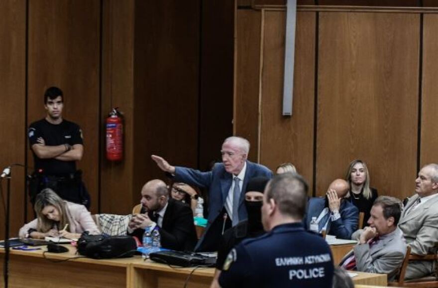 Θάνος Πλεύρης: Αποκτήνωση ο ναζιστικός χαιρετισμός του πατέρα μου στο δικαστήριο μπροστά στη Μάγδα Φύσσα