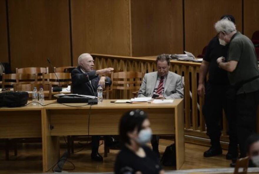 Θάνος Πλεύρης: Αποκτήνωση ο ναζιστικός χαιρετισμός του πατέρα μου στο δικαστήριο μπροστά στη Μάγδα Φύσσα