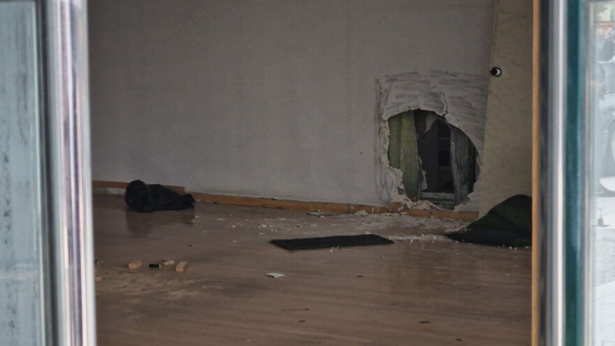 Θεσσαλονίκη: Ριφιφί σε πρακτορείο – Έκανε τρύπα και έκλεψε χρηματοκιβώτιο