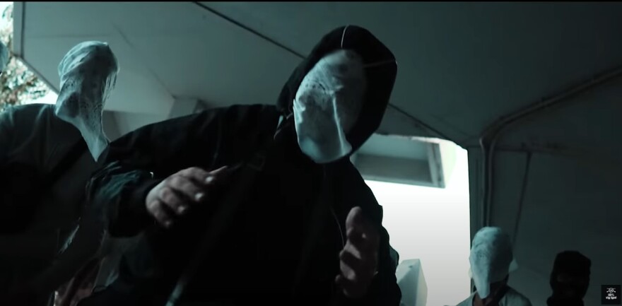 «Έλα λίγο στην άκρη!»: Πώς έγινε η επίθεση των τράπερ στον 17χρονο και τον πατέρα του 