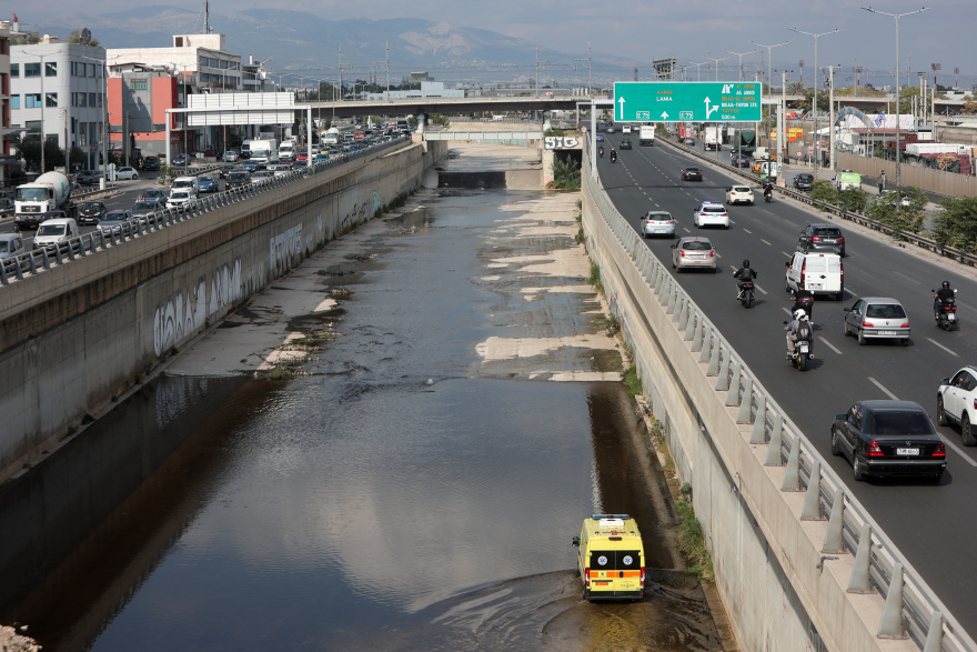 Κηφισός: Άνδρας αυτοκτόνησε πέφτοντας από την πεζογέφυρα της λαχαναγοράς